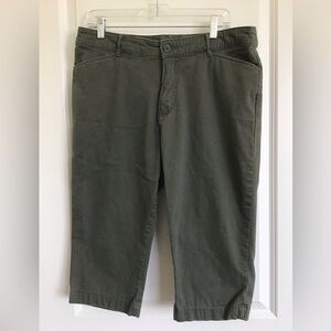 St John’s Bay Mid-rise Olive Capri